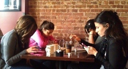 蘭州眼科醫(yī)院：手機(jī)控，易患沙眼！