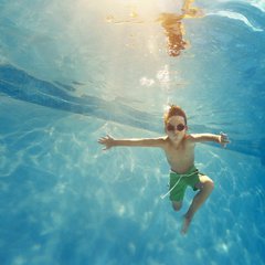 夏季游泳，防眼疾