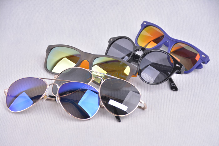 地?cái)偺栫R30元?jiǎng)e以為沾了大便宜