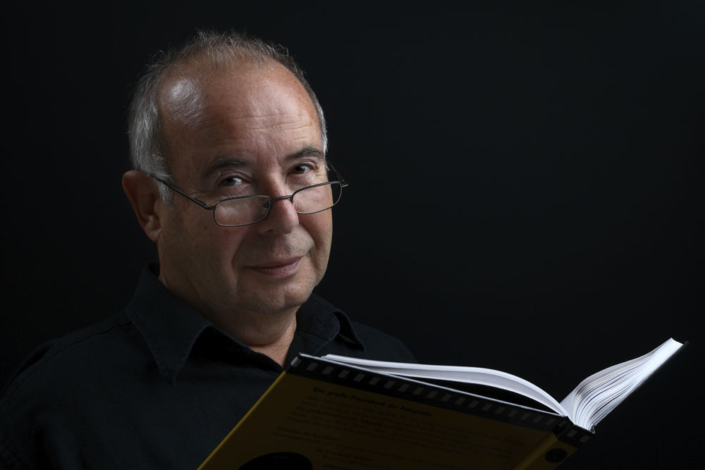 白內(nèi)障手術不是有錢就能做需要進行詳細的前檢查