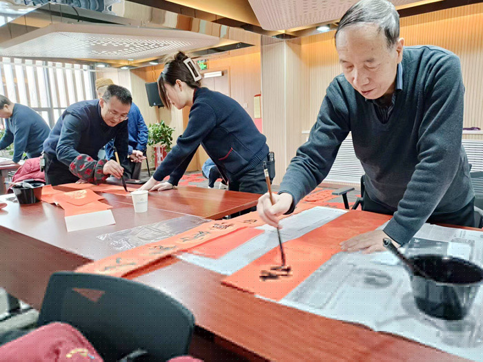 “淡淡墨香飄，濃濃新春情”蘭州普瑞眼視光醫(yī)院給患者送