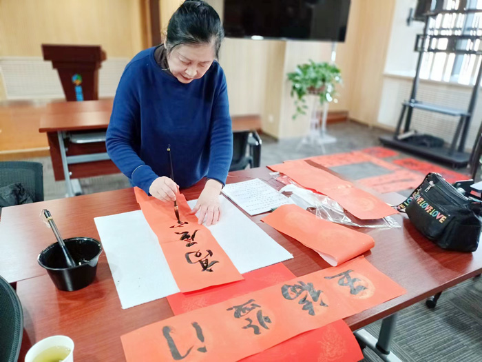 “淡淡墨香飄，濃濃新春情”蘭州普瑞眼視光醫(yī)院給患者送