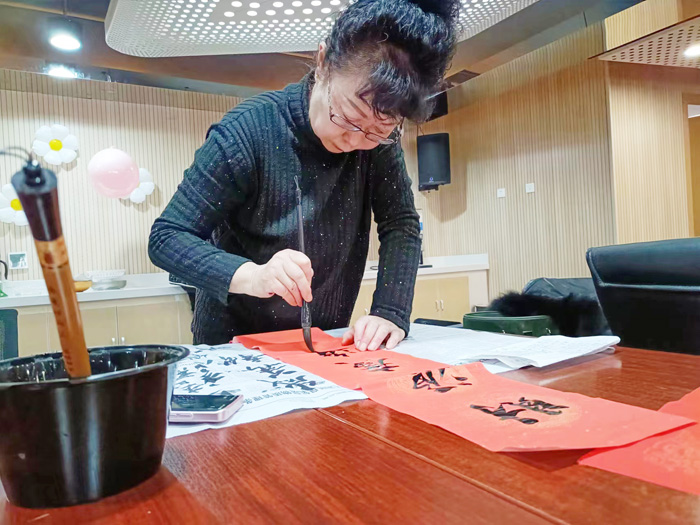 “淡淡墨香飄，濃濃新春情”蘭州普瑞眼視光醫(yī)院給患者送